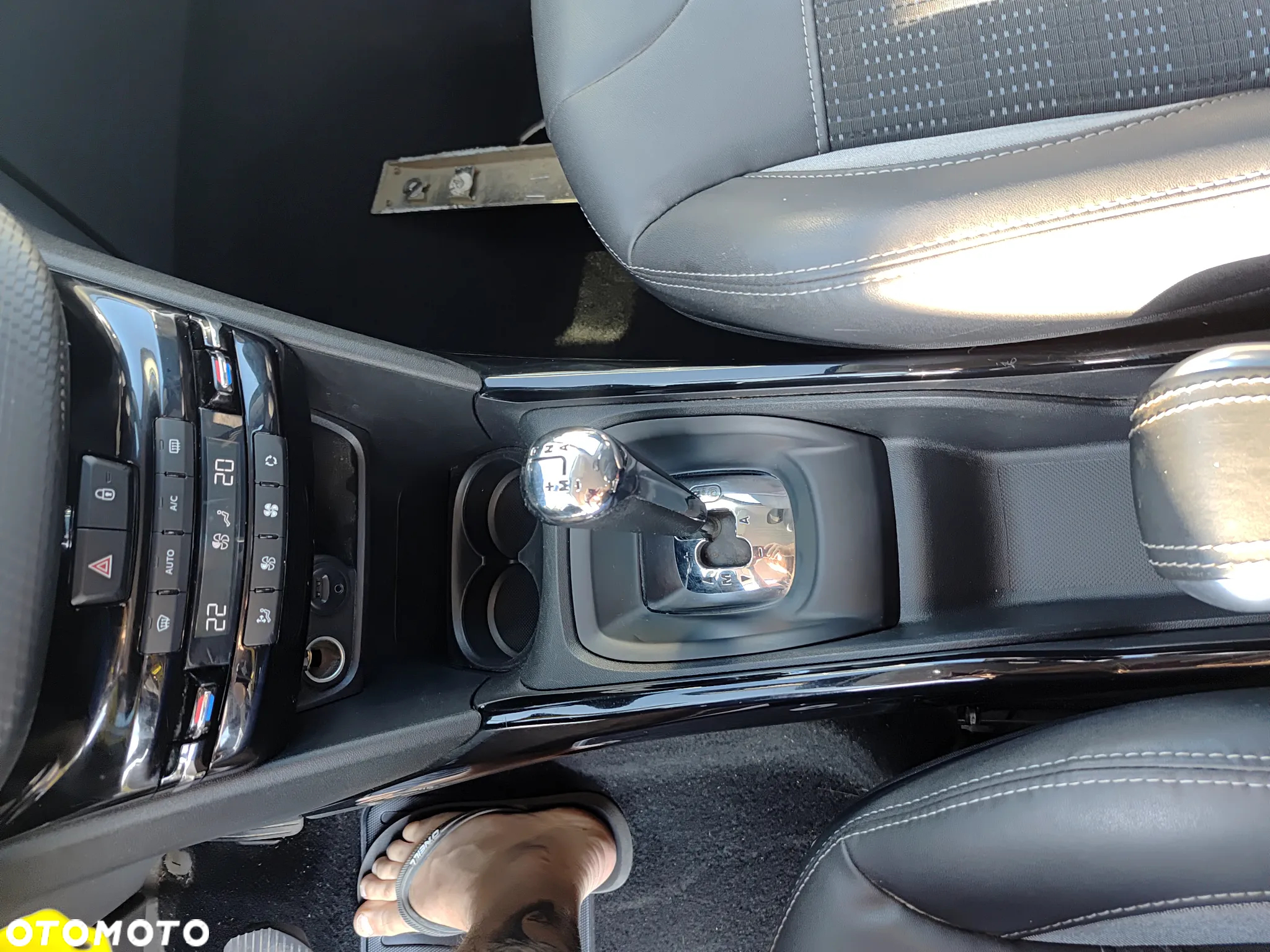 Peugeot 2008 e-HDi FAP 92 EGS6 STOP & START Allure - 21