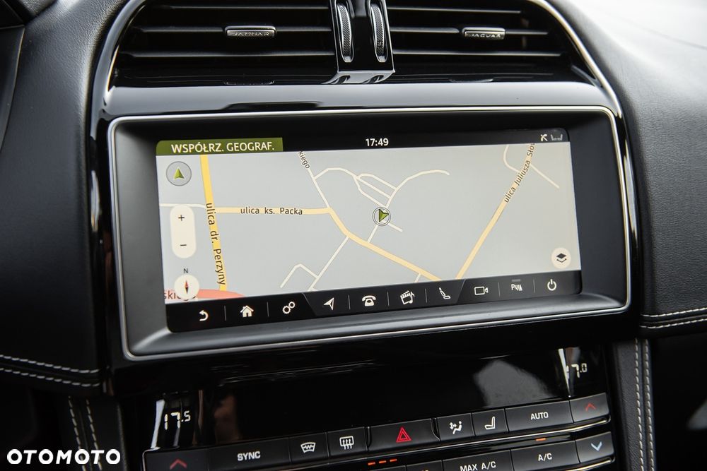 Jaguar F-Pace 2.0 i4D AWD R-Sport - 26