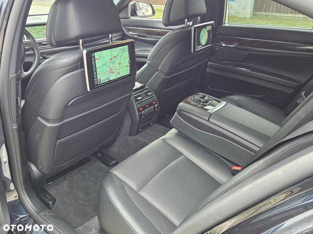 BMW Seria 7 750i xDrive Edition Exclusive - 9