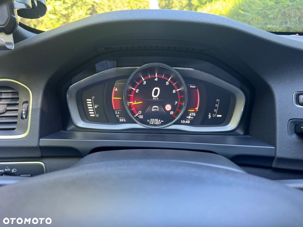 Volvo V60 T4 R-Design - 17