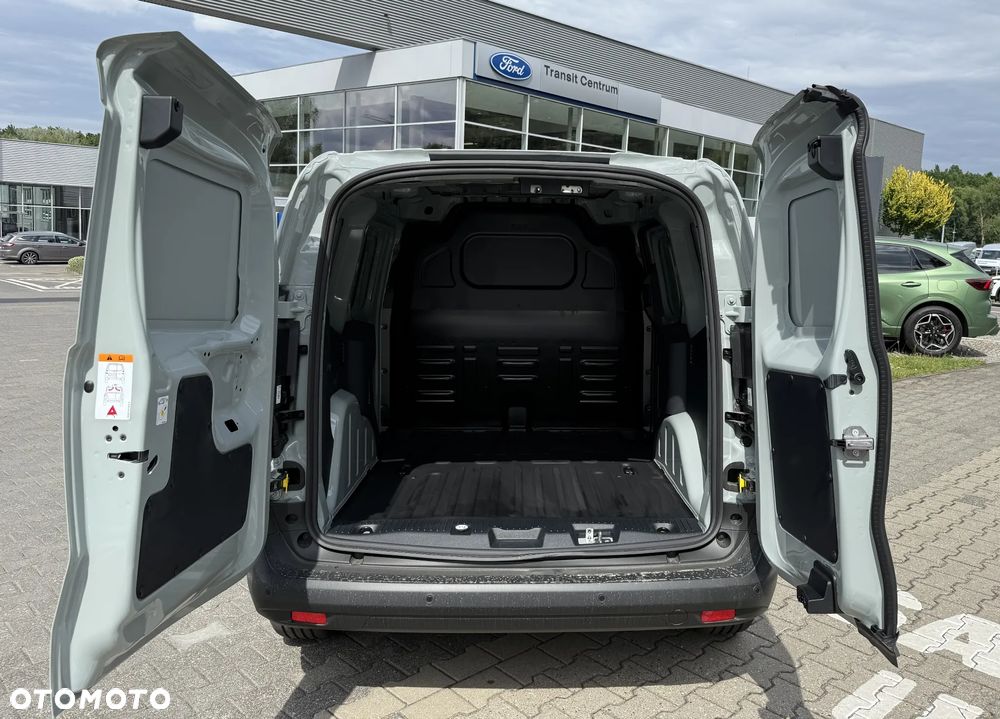 Ford E-Transit Courier Van - 12