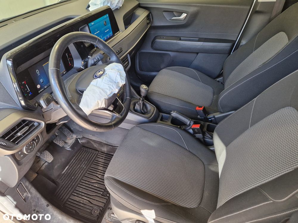 Ford Transit Courier - 12