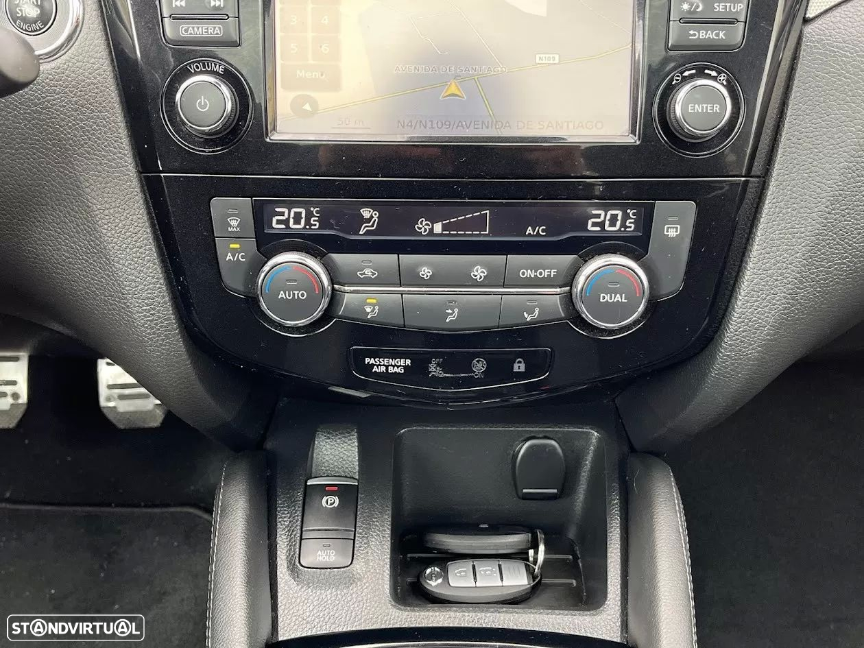 Nissan Qashqai 1.5 dCi N-Connecta 18 - 19