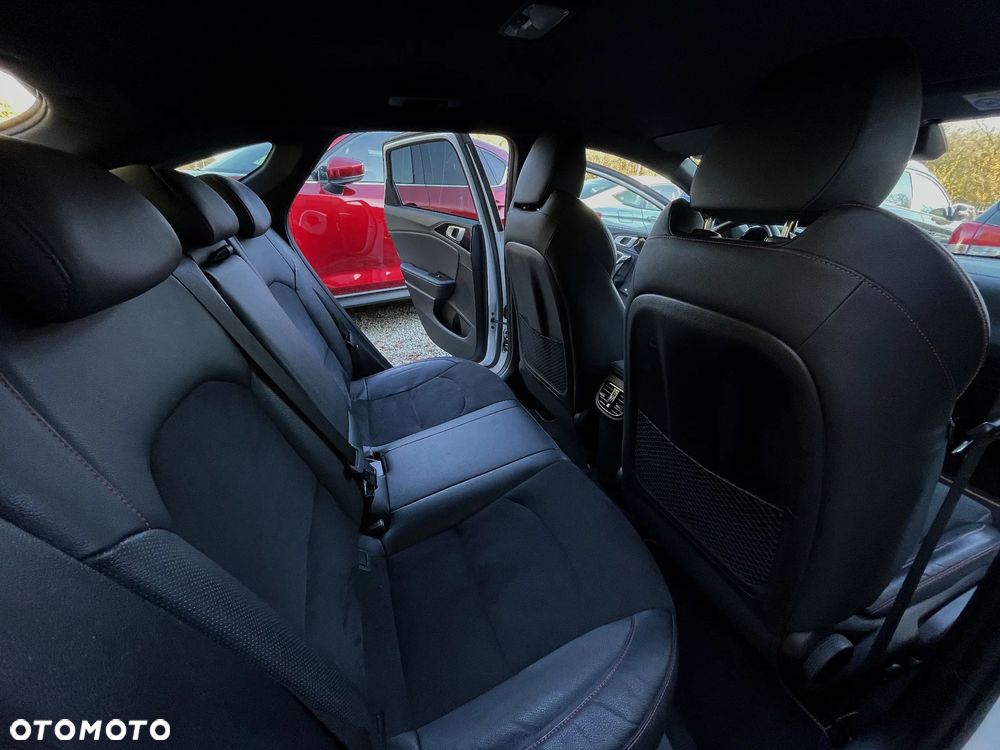 Kia ProCeed 1.6 T-GDI GT DCT - 17