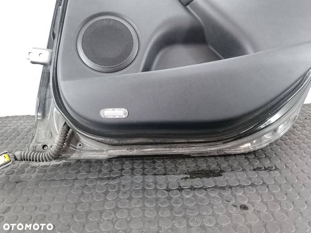 DRZWI PRAWY TYŁ RENAULT MEGANE III NV676 KOMBI - 2