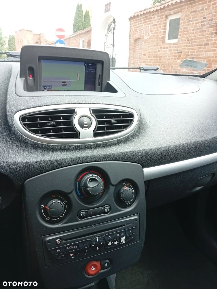 Renault Clio 1.2 16V All Inclusive - 11