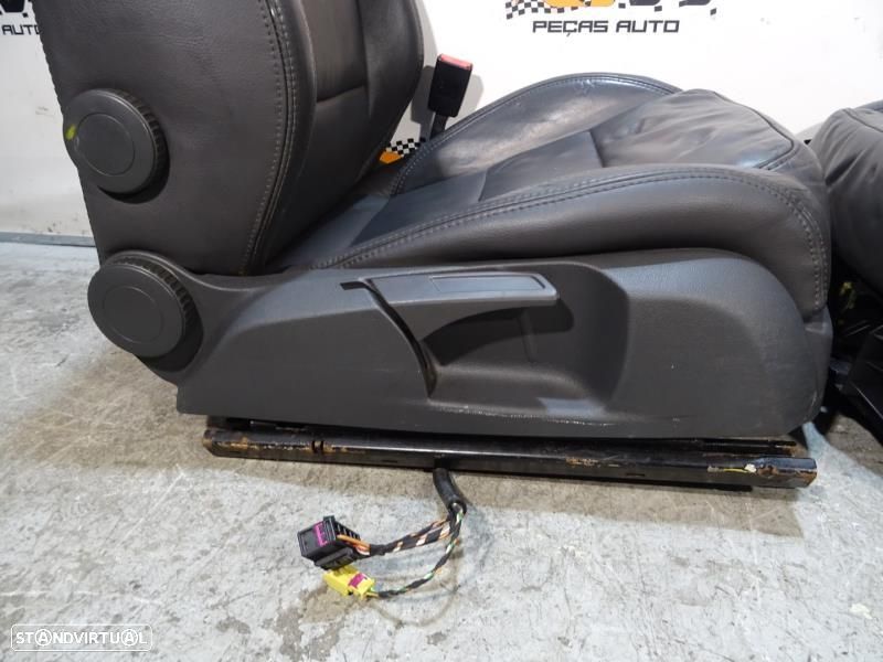 Bancos Frontais Volkswagen Jetta 3 em Pele - 9