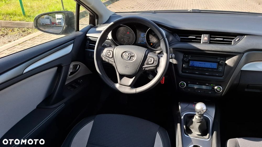Toyota Avensis - 12