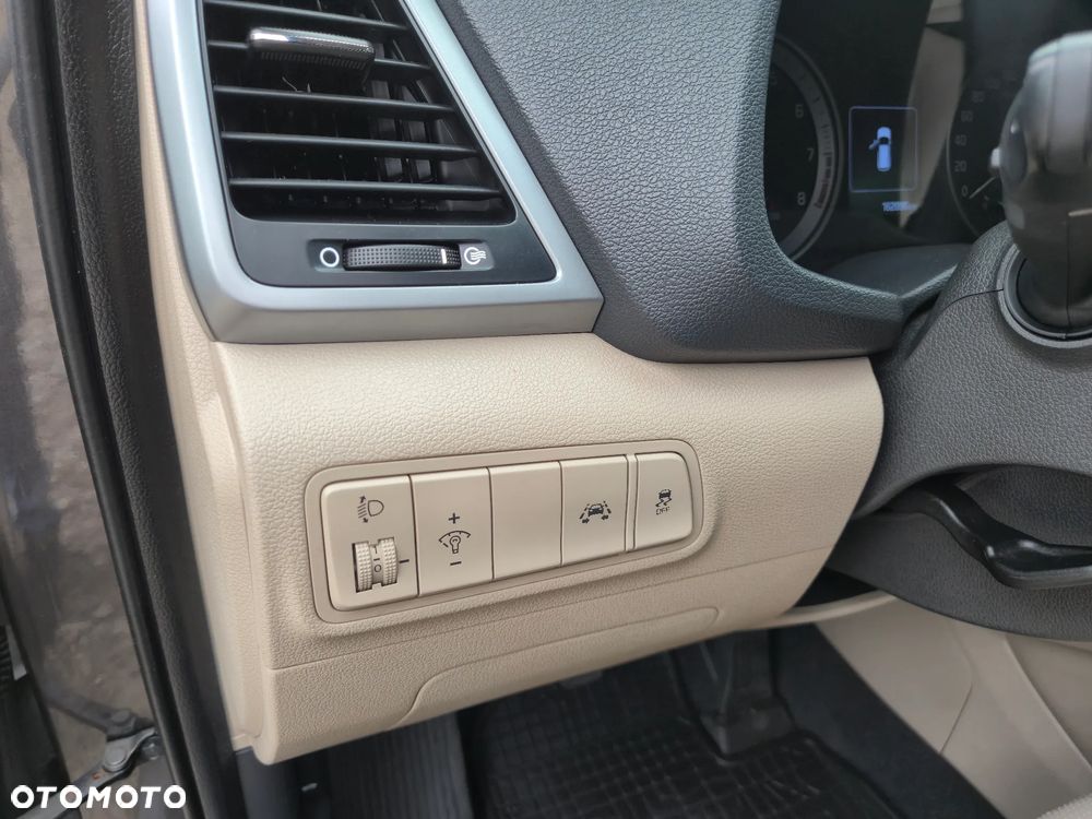 Hyundai Tucson 1.6 GDI BlueDrive Design 2WD - 24