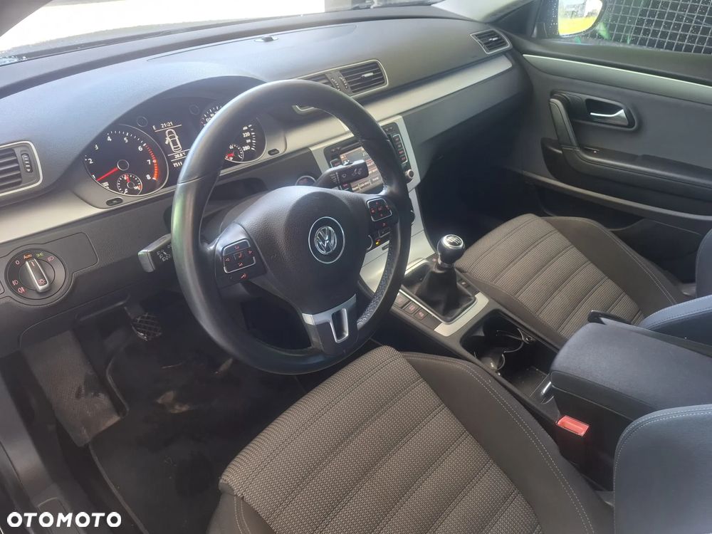 Volkswagen Passat - 6