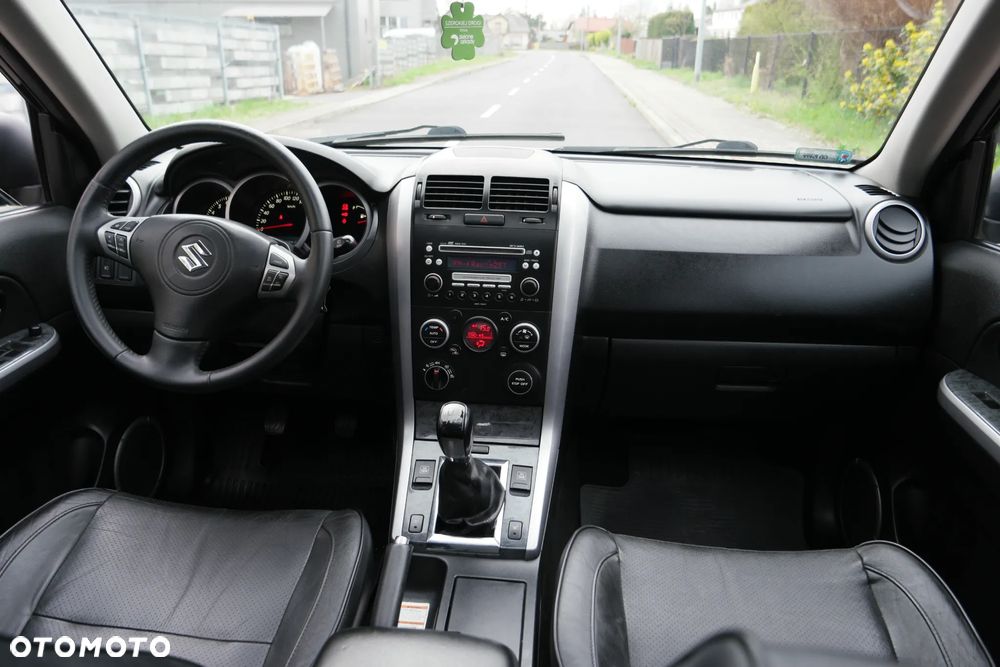 Suzuki Grand Vitara 2.4 De Luxe - 26