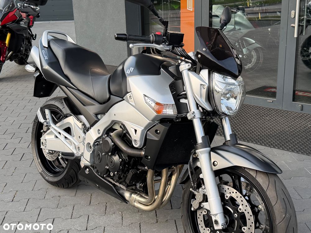 Suzuki GSR - 21