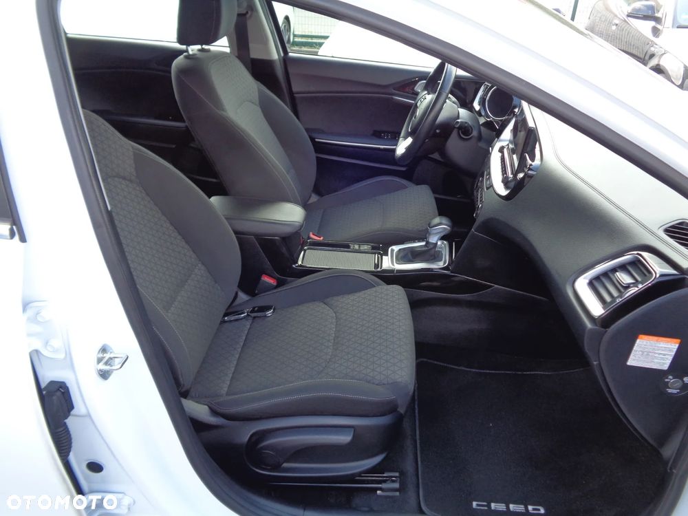 Kia Ceed 1.6 GDI DCT OPF Platinum Edition - 28