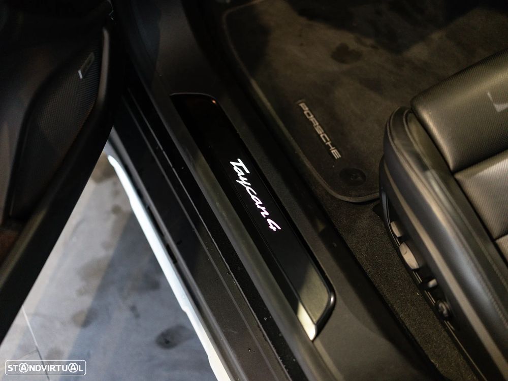 Porsche Taycan Cross Turismo 4 - 28