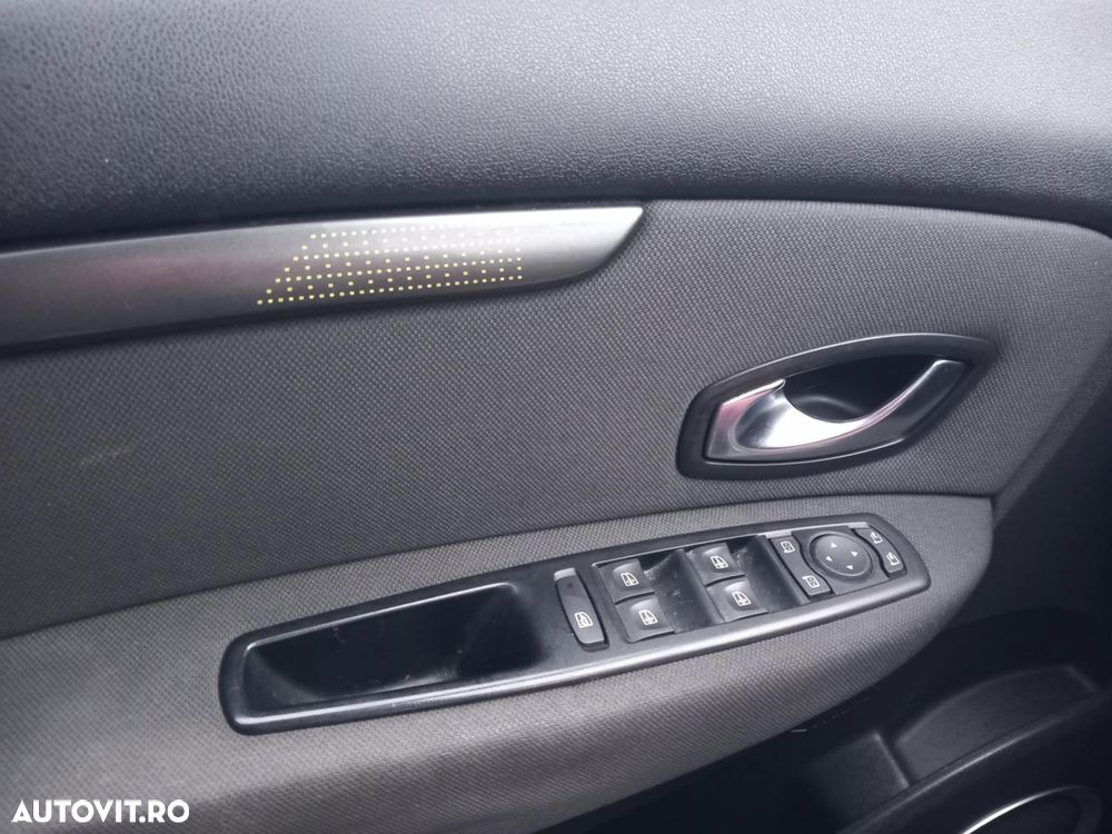 Renault Scenic 2.0 16V 140 CVT Bose Edition - 9