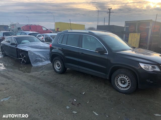 Dezmembrez VW Tiguan 2.0 diesel 2009 - 1