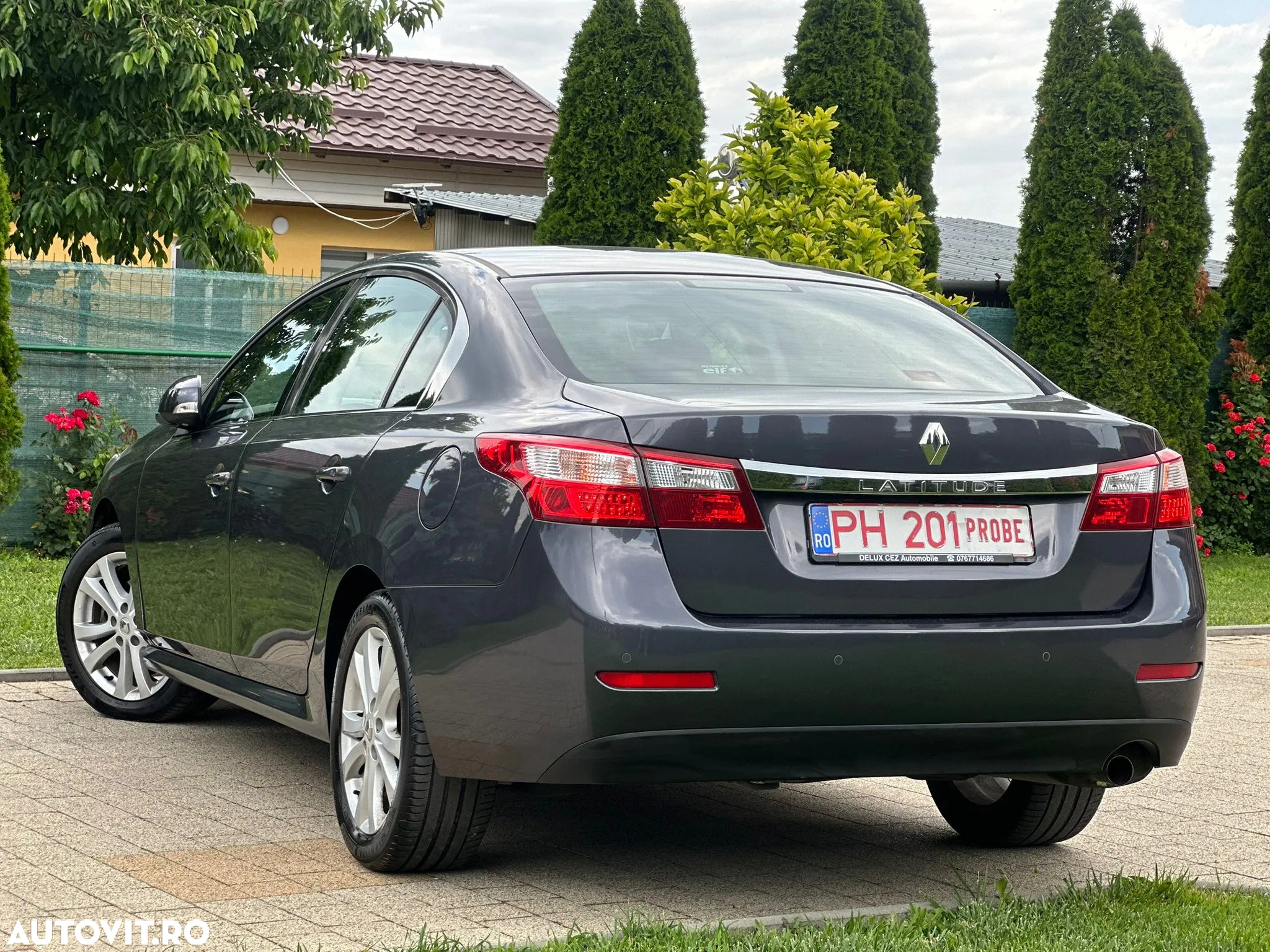 Renault Latitude 2.0 dCi Luxury - 3