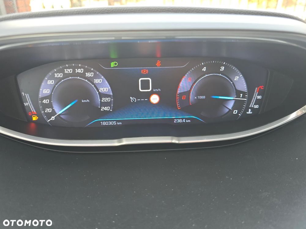 Peugeot 5008 1.6 BlueHDi Allure 7os - 18