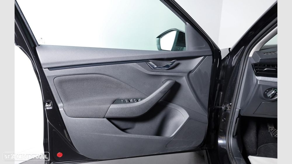 Skoda Kamiq 1.0 TSI — fotografia 8