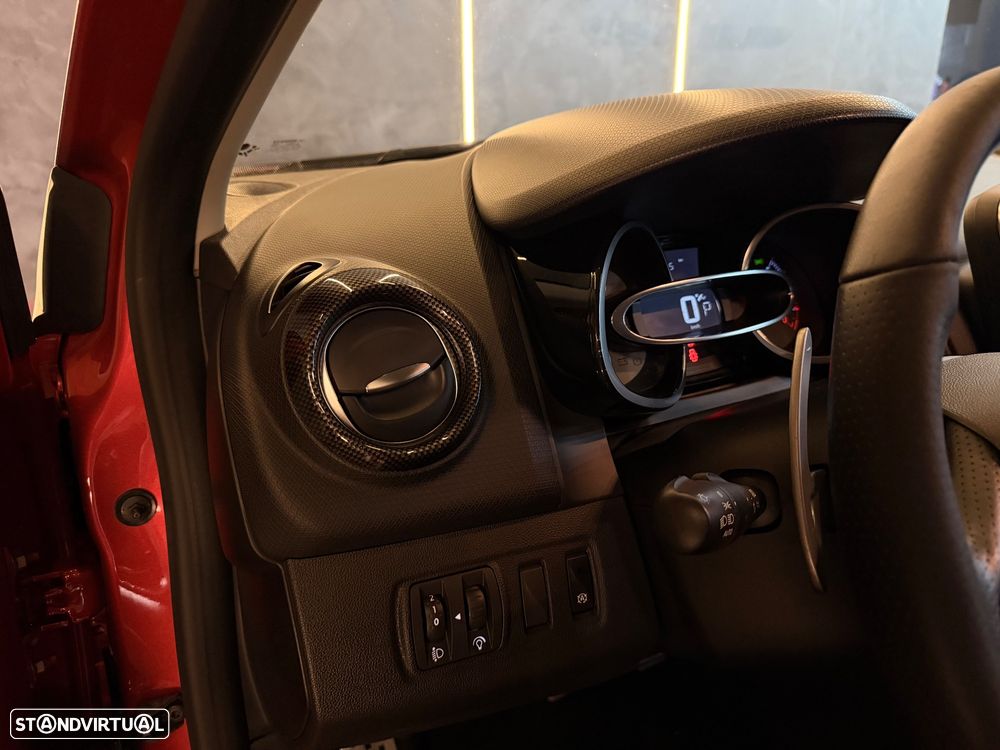 Renault Clio TCe 220 EDC R.S. Trophy - 17