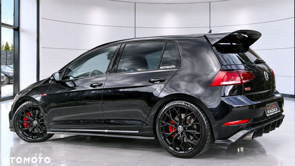 Volkswagen Golf - 6