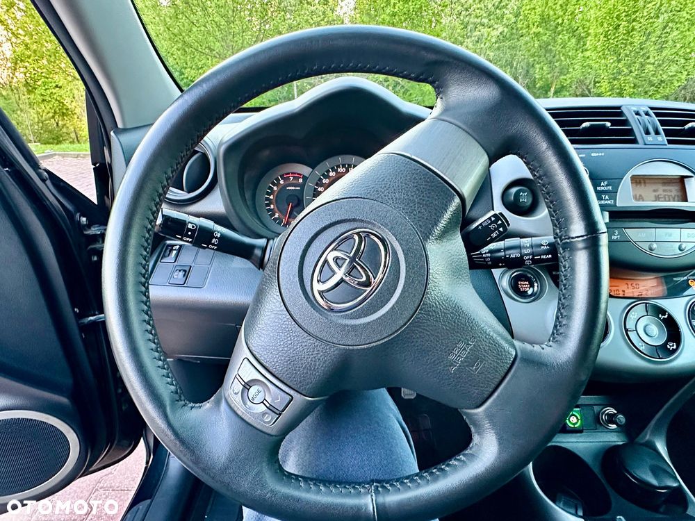 Toyota RAV4 2.0 VVT-i Premium - 17
