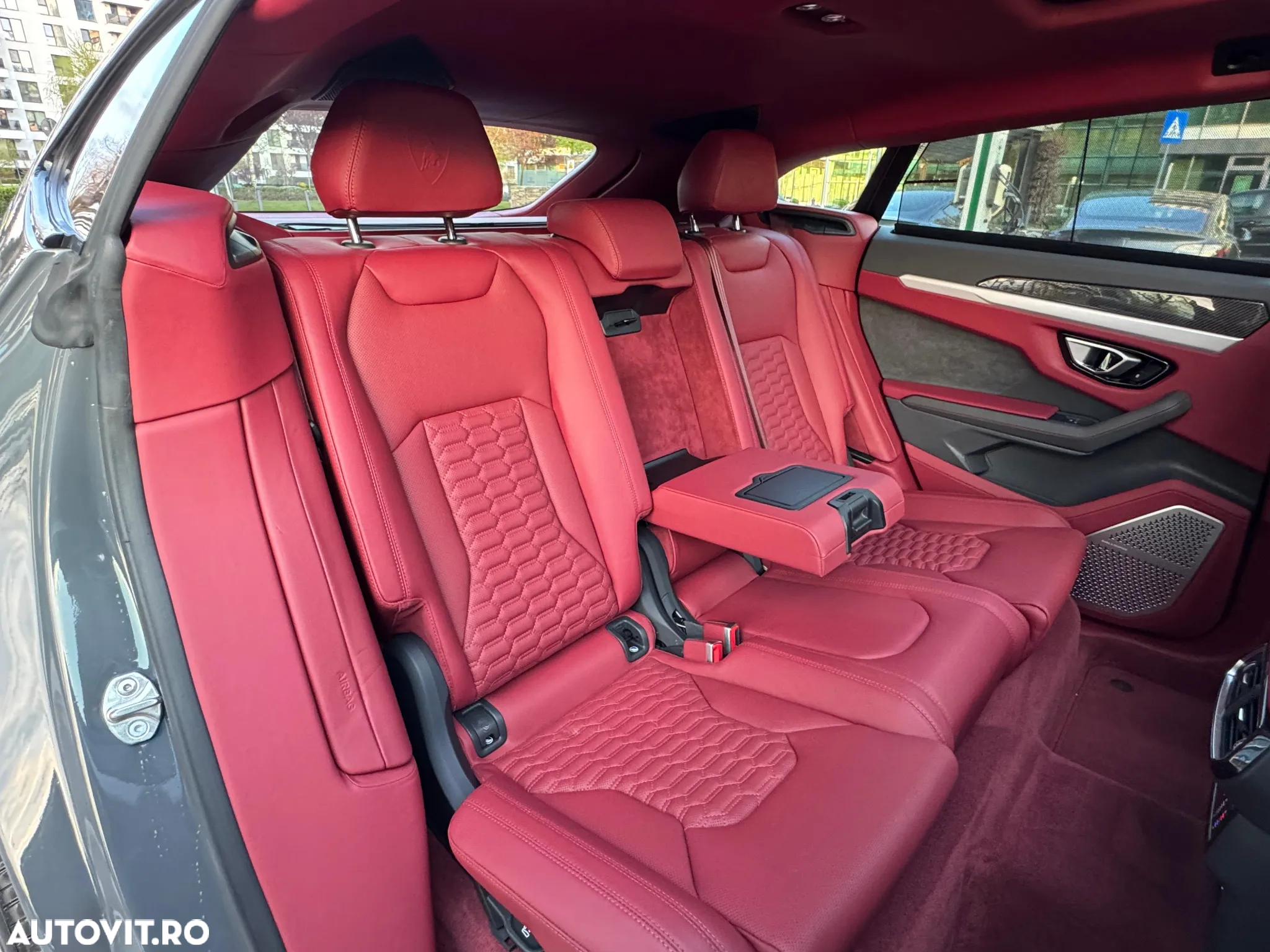 Lamborghini URUS Standard - 18