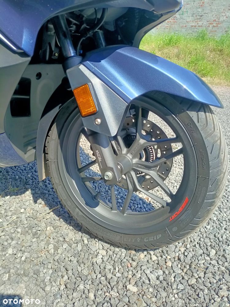 Honda NSS - 11