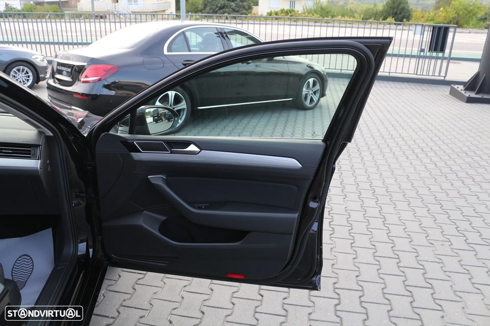 VW Passat Variant 2.0 TDi Business DSG - 30