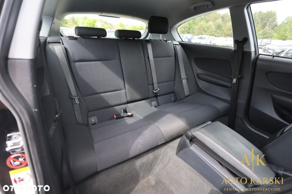 BMW Seria 1 - 30