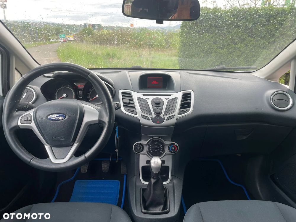 Ford Fiesta - 10