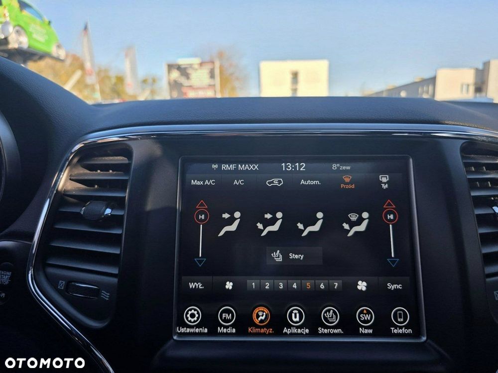 Jeep Grand Cherokee - 22