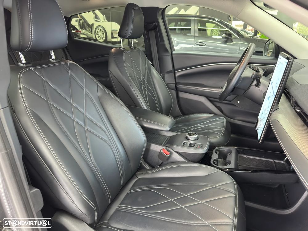 Ford Mustang Mach-E AWD PREMIUM - 17