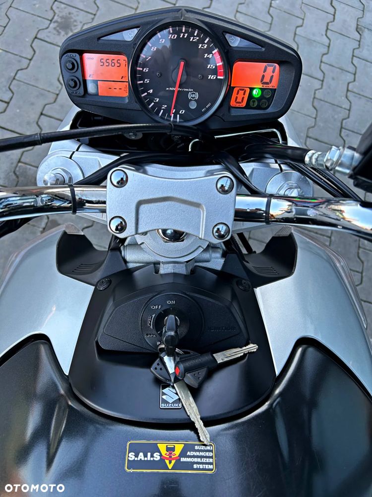 Suzuki GSR - 8