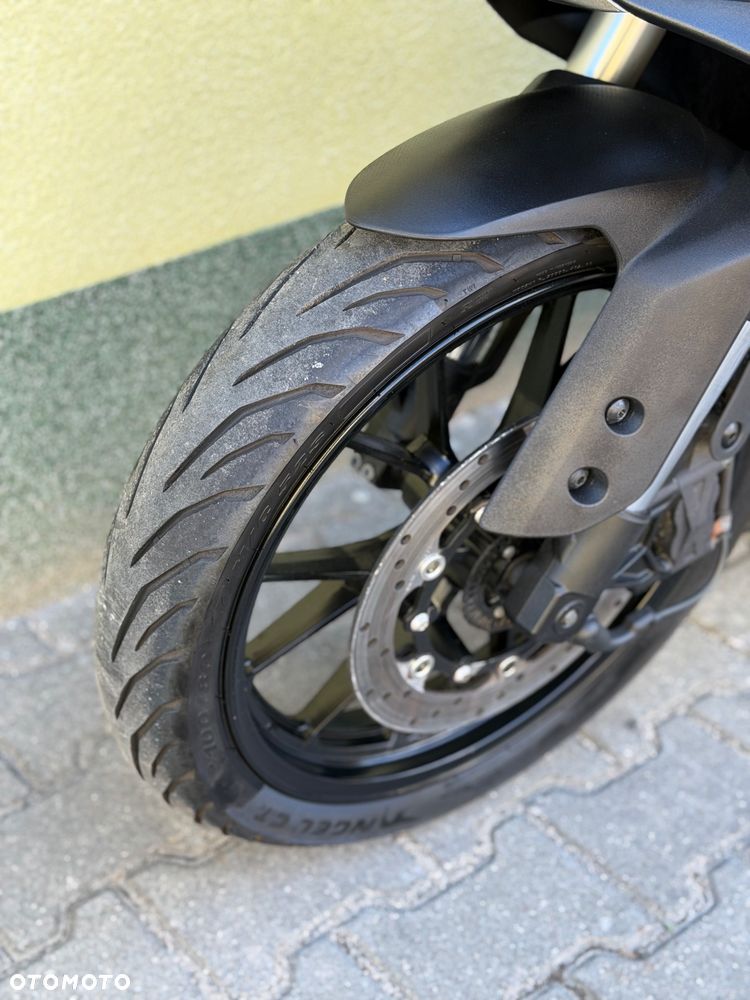 Yamaha YZF - 28