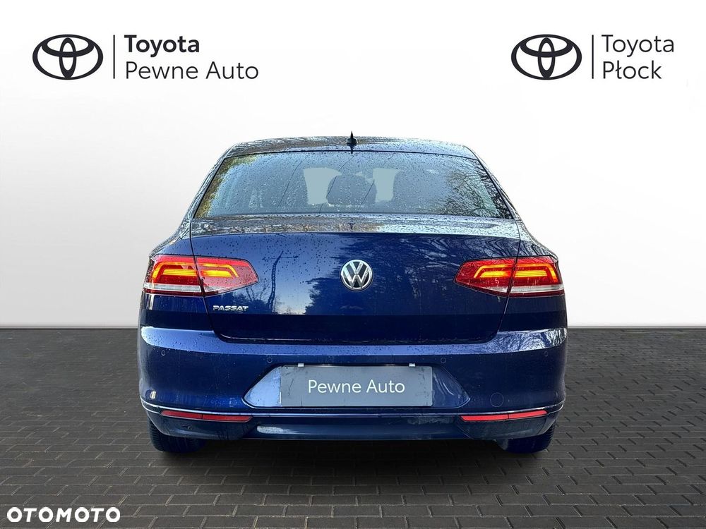 Volkswagen Passat - 4