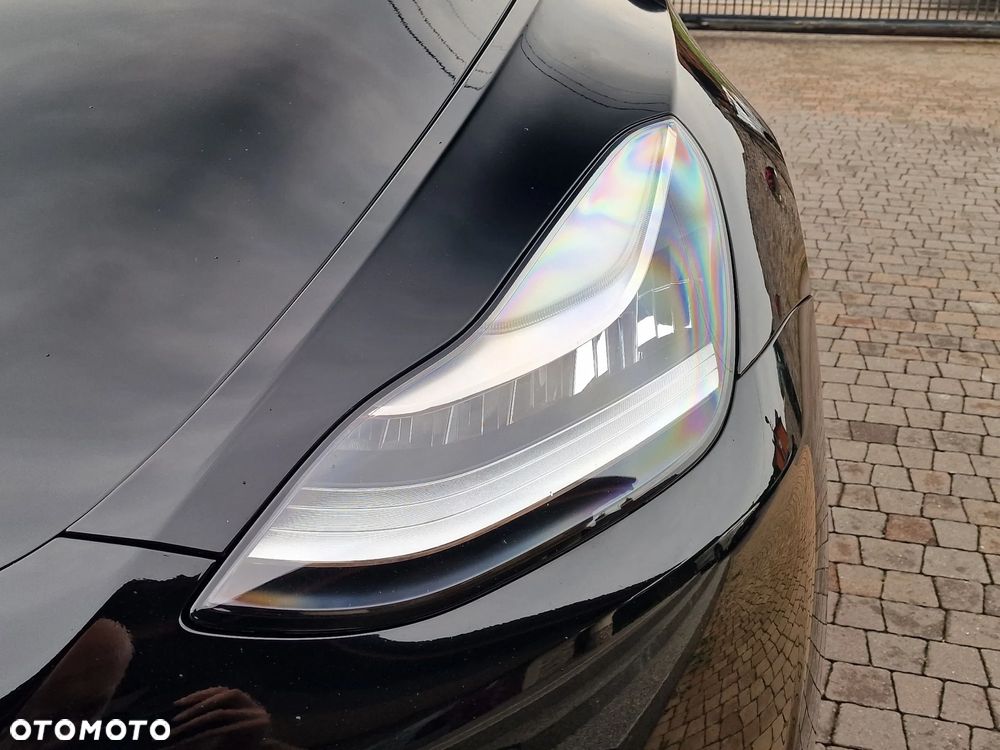 Tesla Model Y Long Range AWD - 12