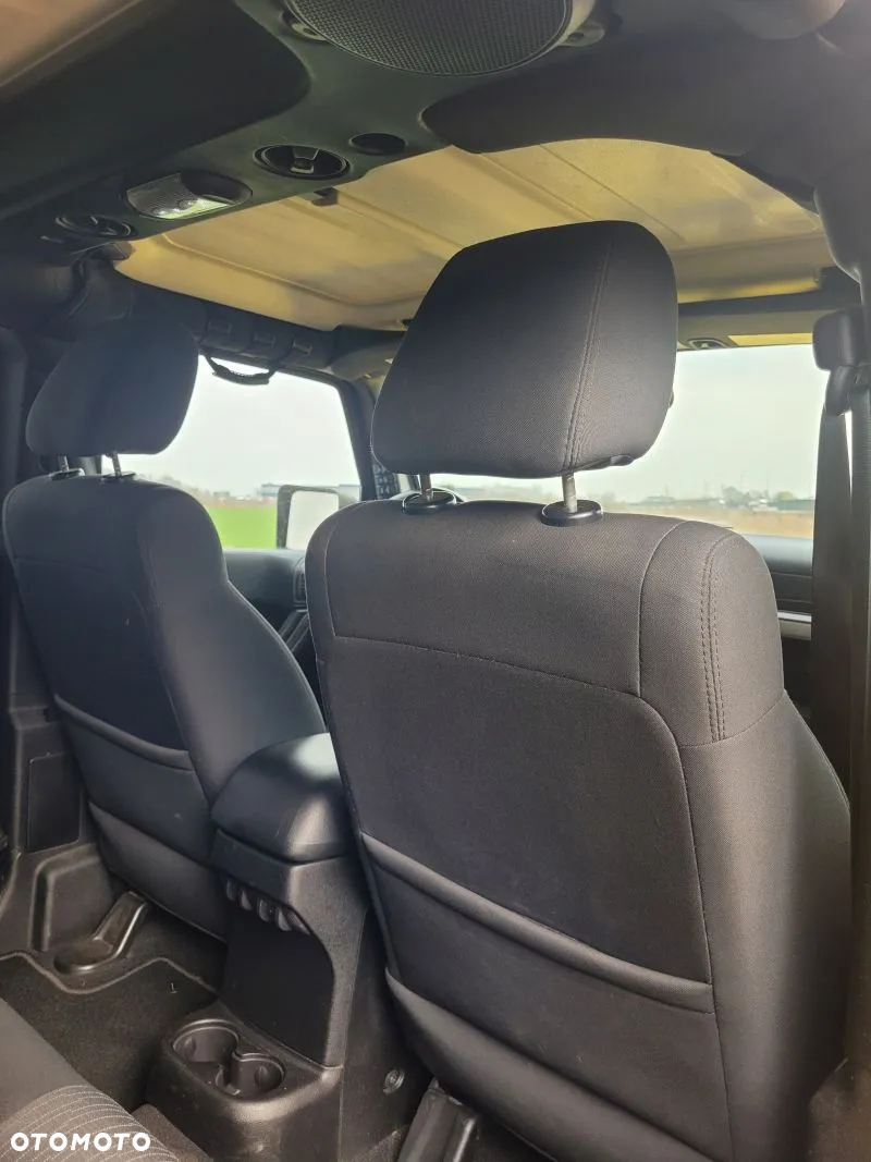 Jeep Wrangler Unlimited 3.8 Sahara - 11