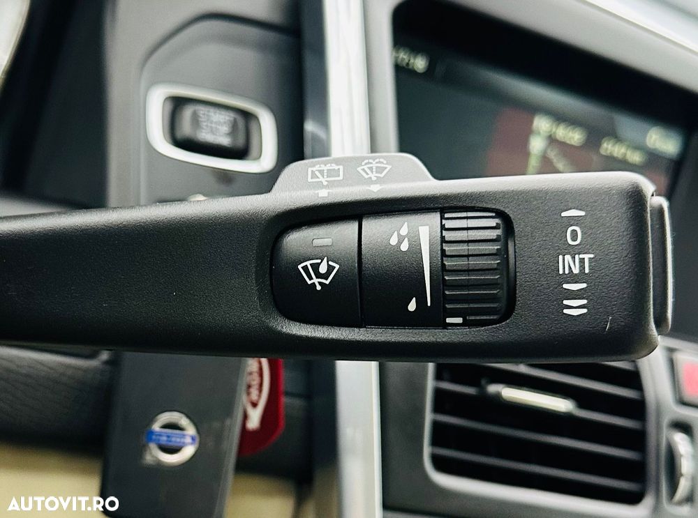 Volvo XC 60 D4 Geartronic Momentum - 27