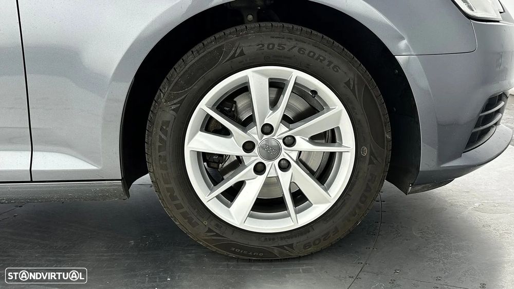 Audi A4 Avant 2.0 TDI Advance - 17