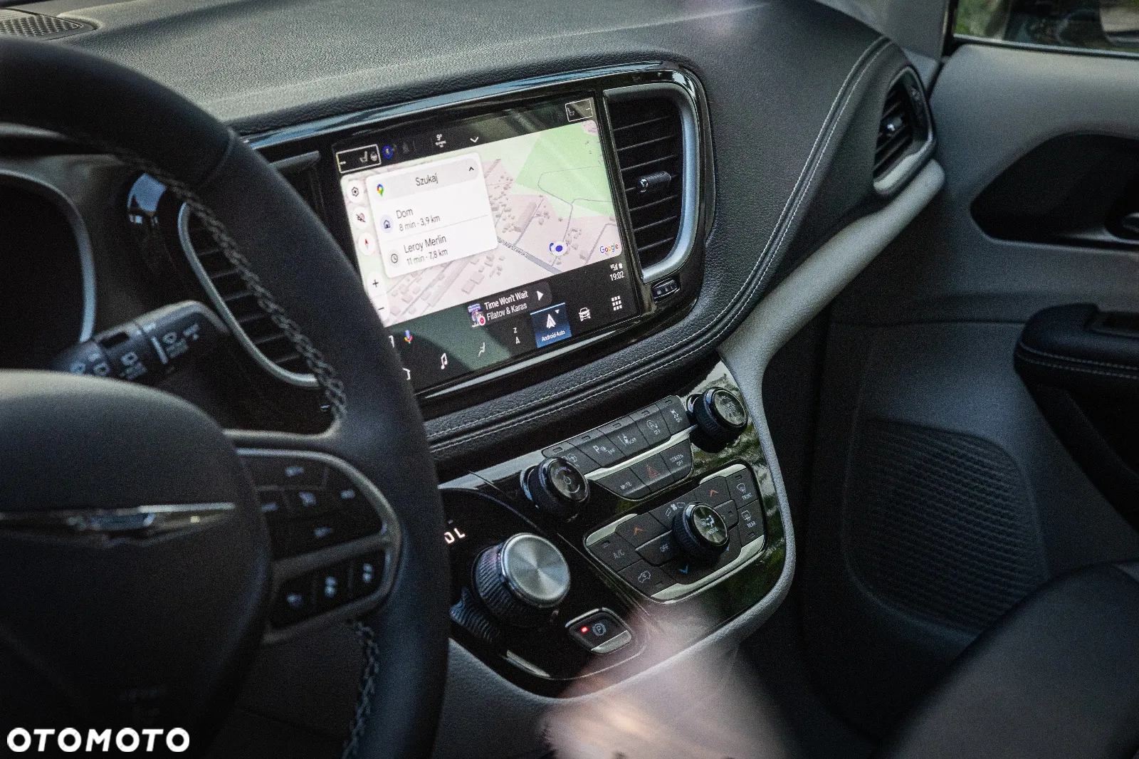 Chrysler Pacifica - 10