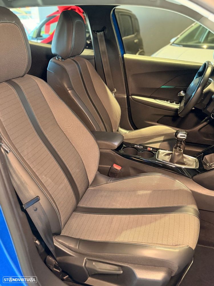 Peugeot 2008 1.2 PureTech Allure Pack - 32