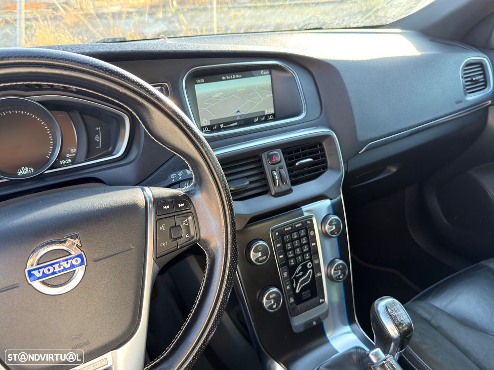 Volvo V40 D2 R Design - 10