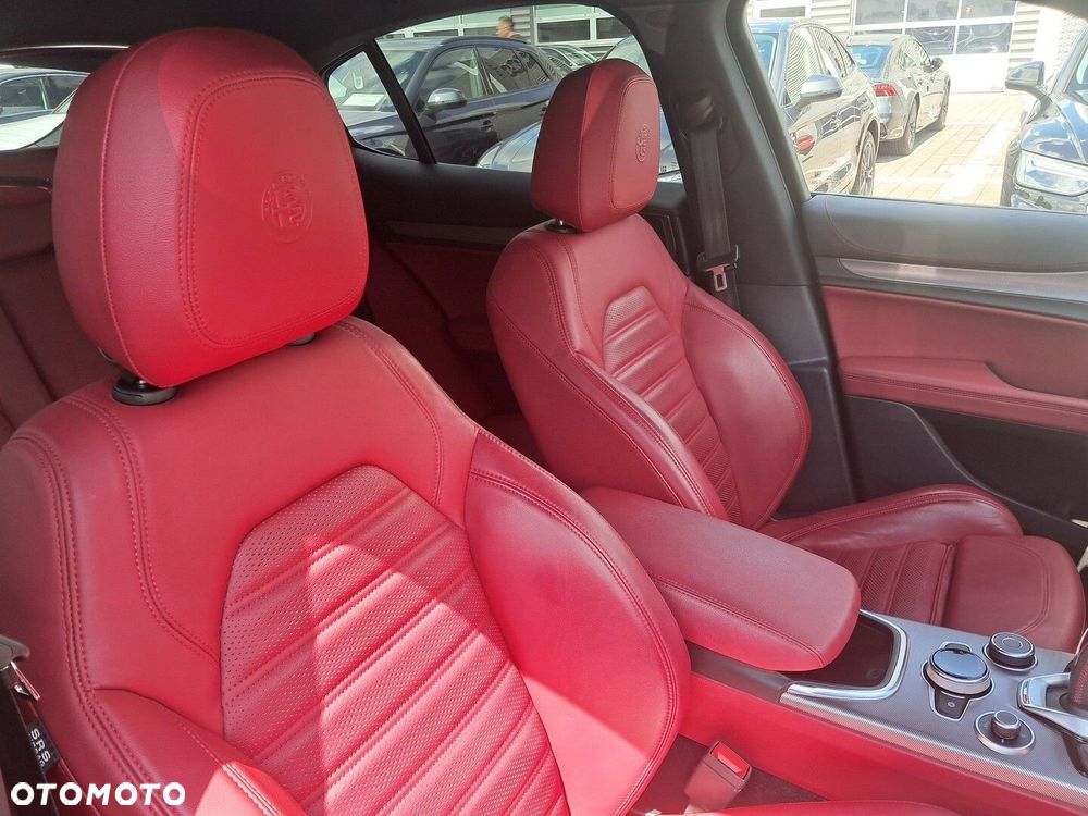 Alfa Romeo Stelvio - 13