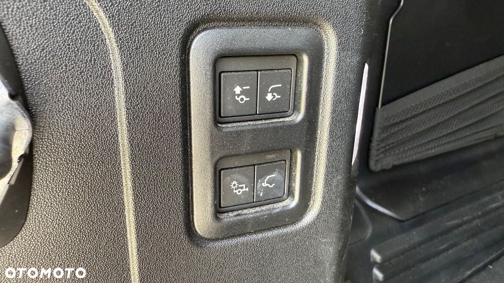 Land Rover Defender 3.0 D250 mHEV SE - 13