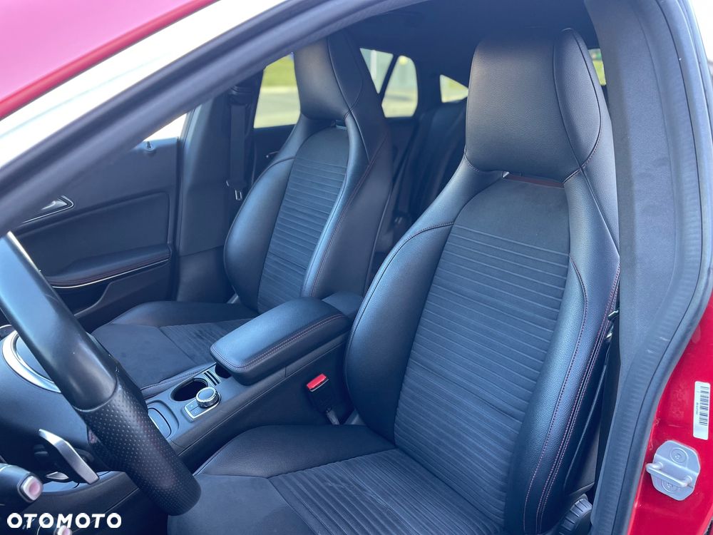 Mercedes-Benz CLA 180 7G-DCT SCORE - 9