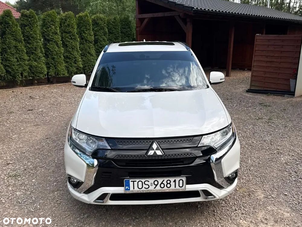 Mitsubishi Outlander - 1