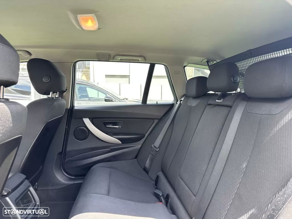 BMW 320 d Touring LifeStyle - 11