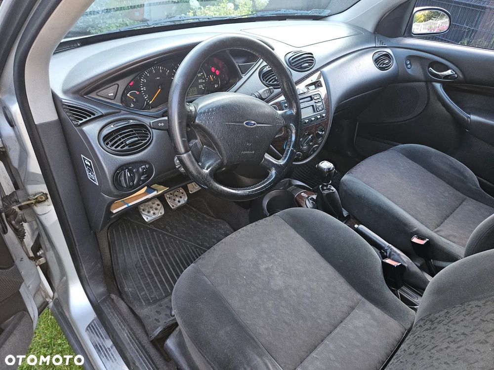 Ford Focus 2.0 Ghia - 3