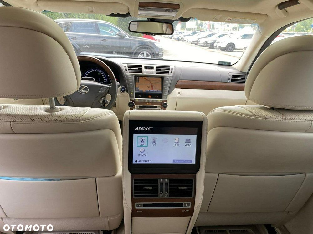 Lexus LS - 11